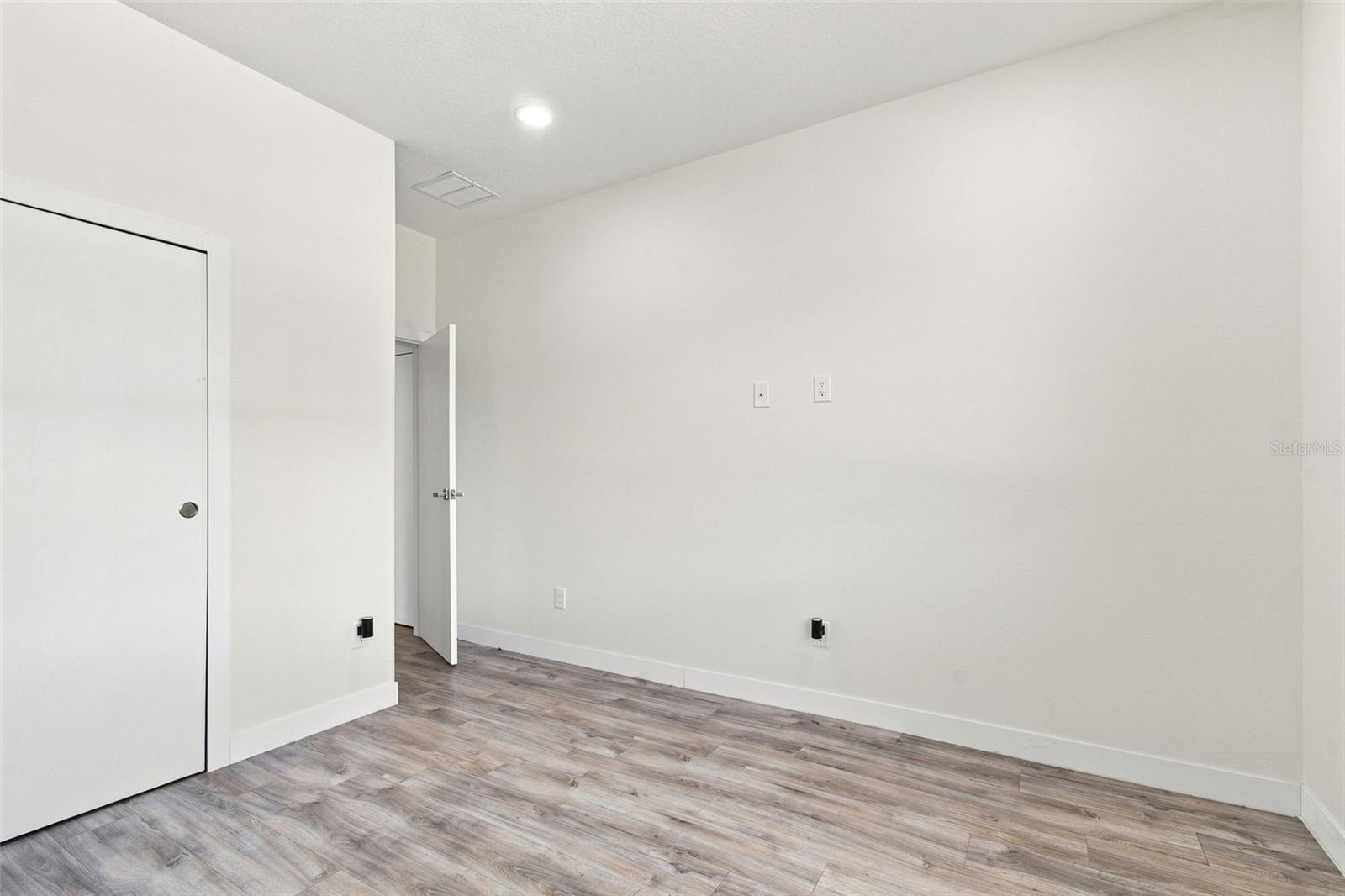 7519 N COOLIDGE AVE — photo 36