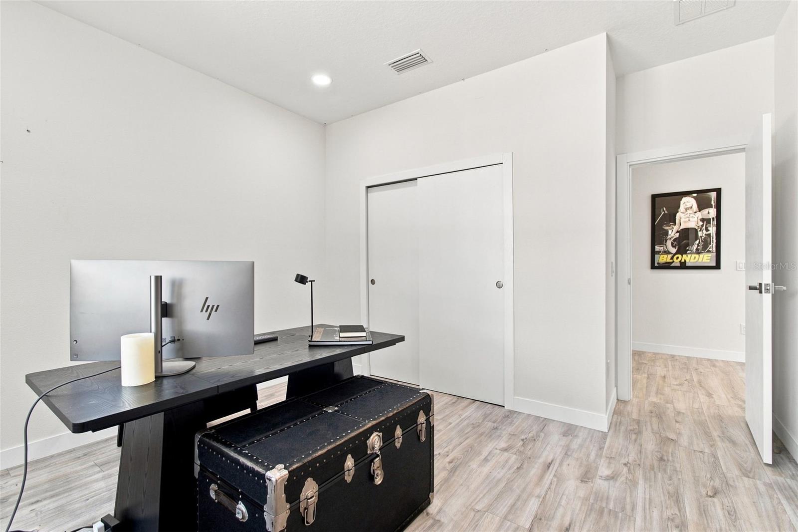7519 N COOLIDGE AVE — photo 29