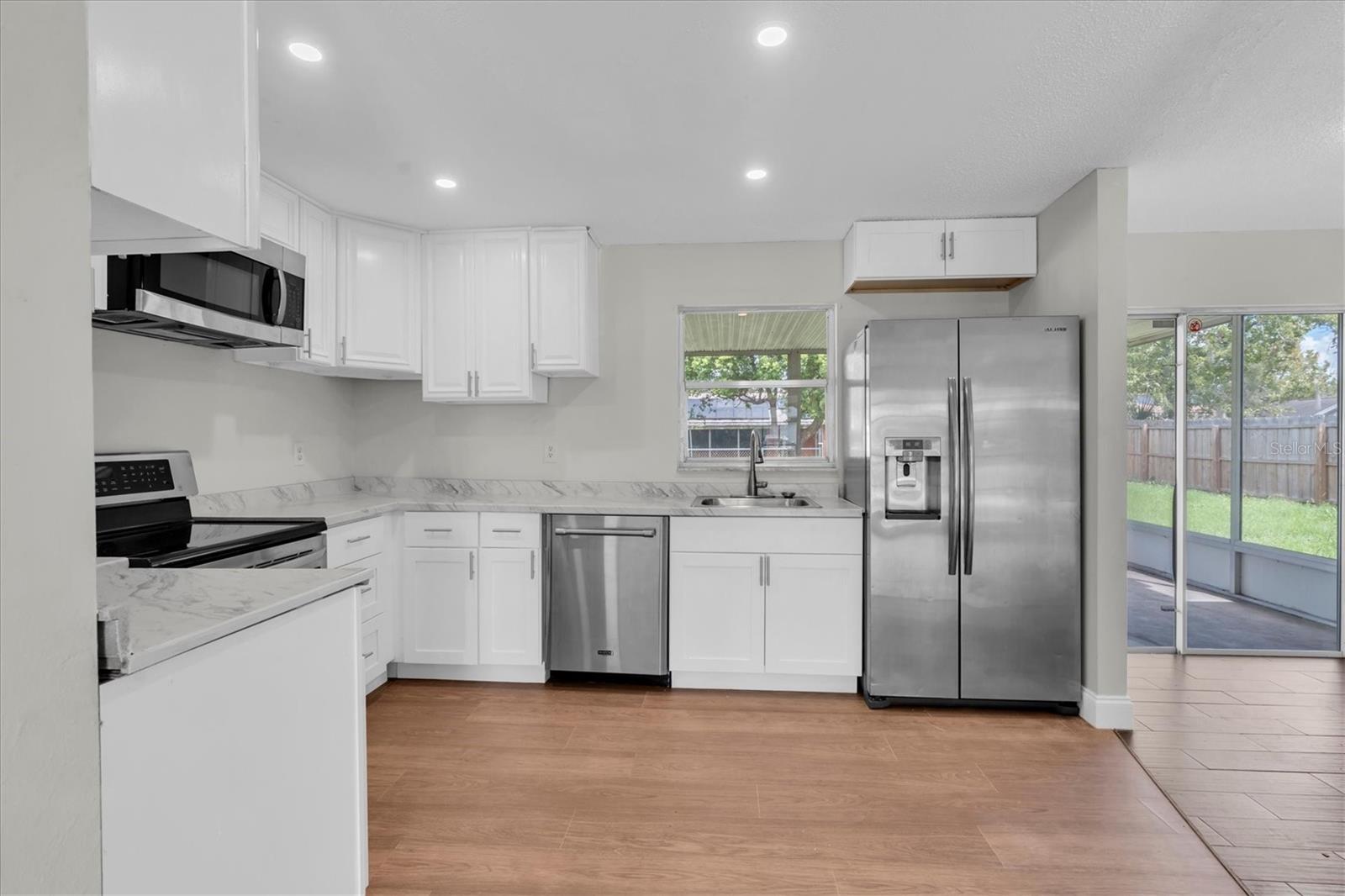 7645 ARLIGHT DR — photo 10