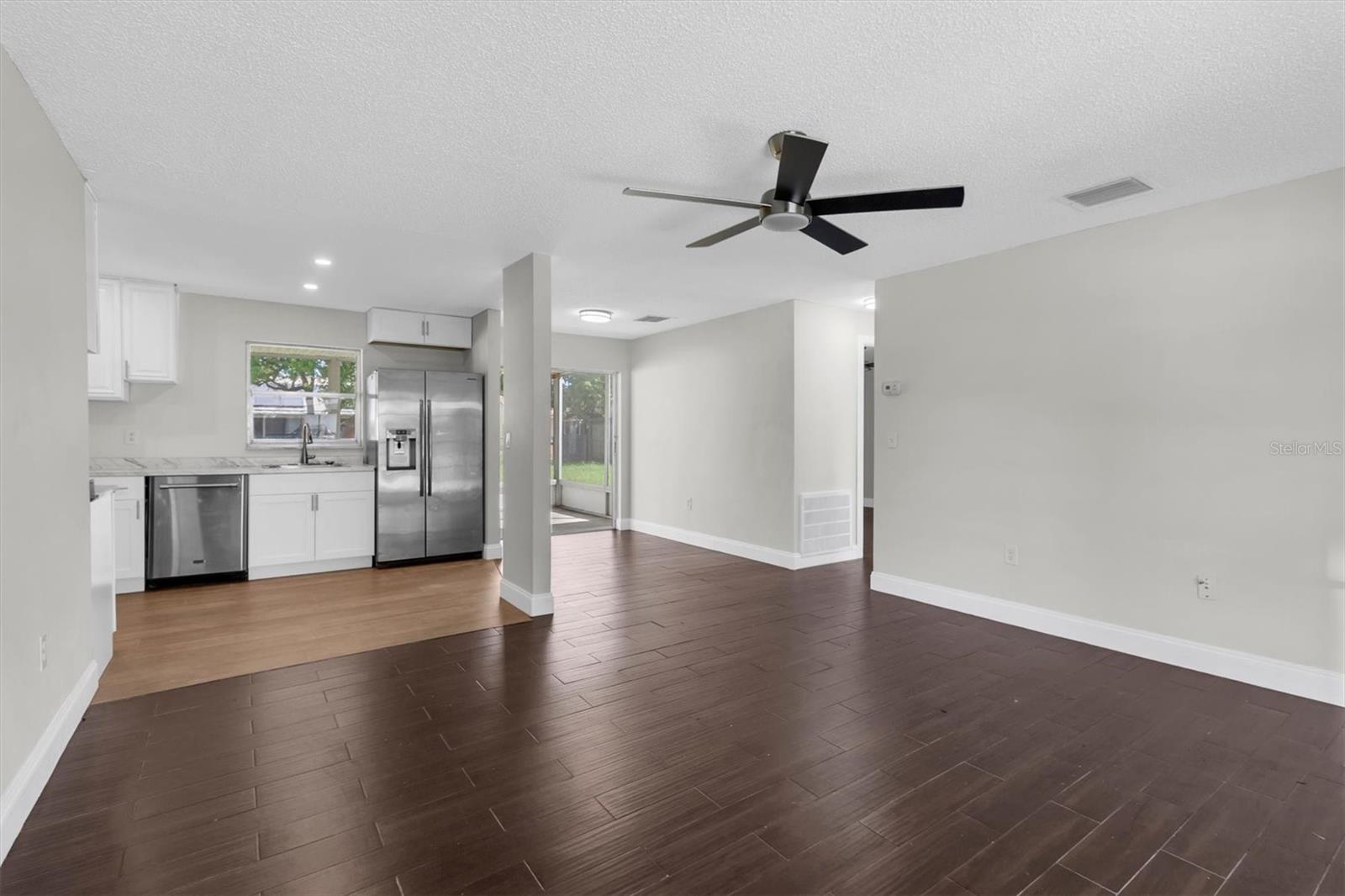 7645 ARLIGHT DR — photo 9
