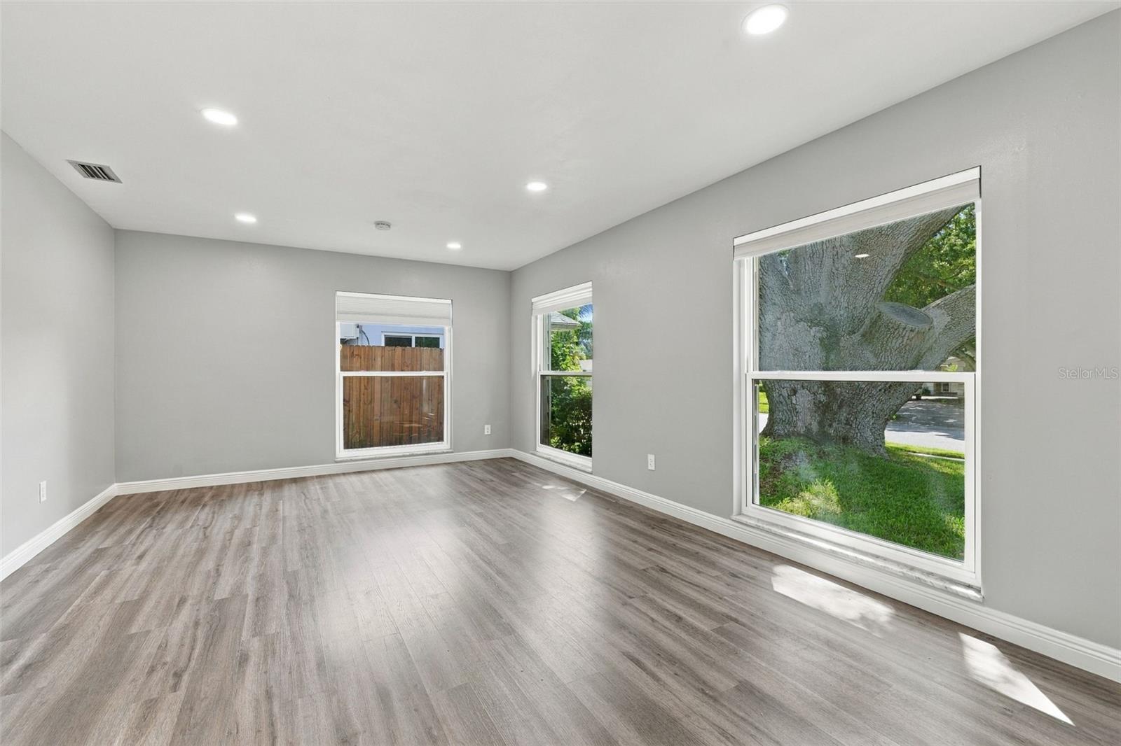 2260 SAINT CHARLES DR — photo 4