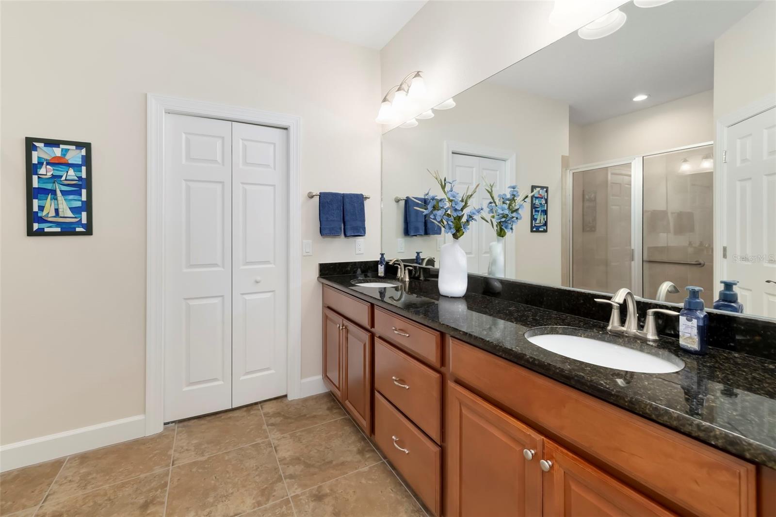 292 CAPULET DR — photo 37