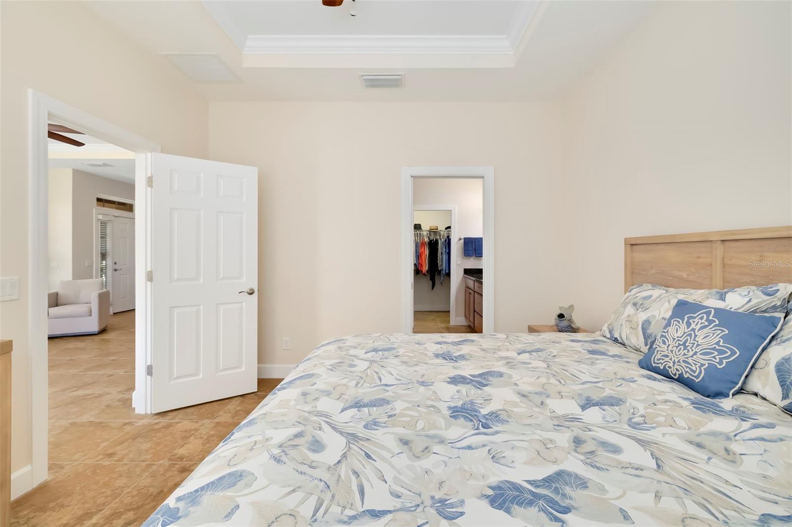 292 CAPULET DR — photo 36