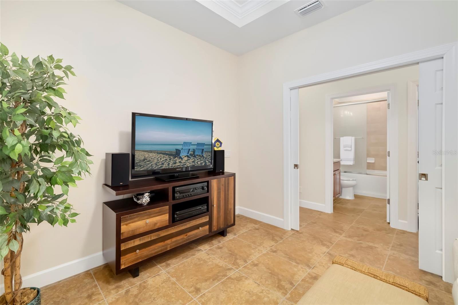 292 CAPULET DR — photo 42