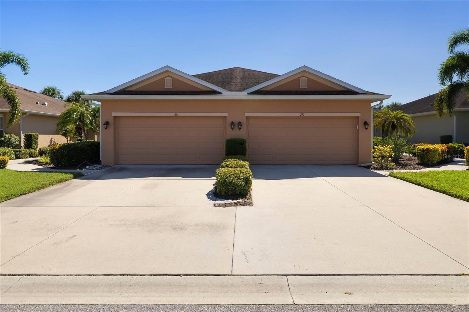 292 CAPULET DR — photo 83