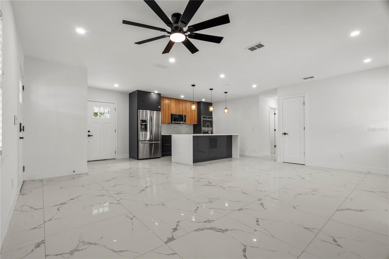4112 W WALLACE AVE — photo 10