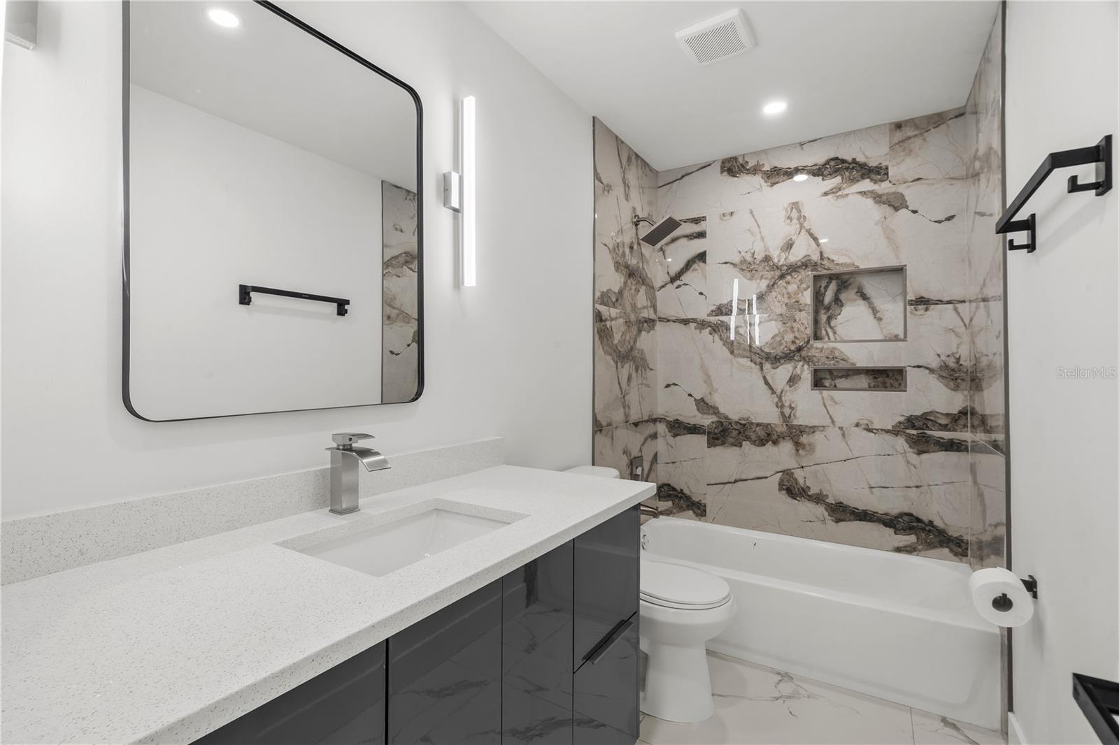 4112 W WALLACE AVE — photo 17