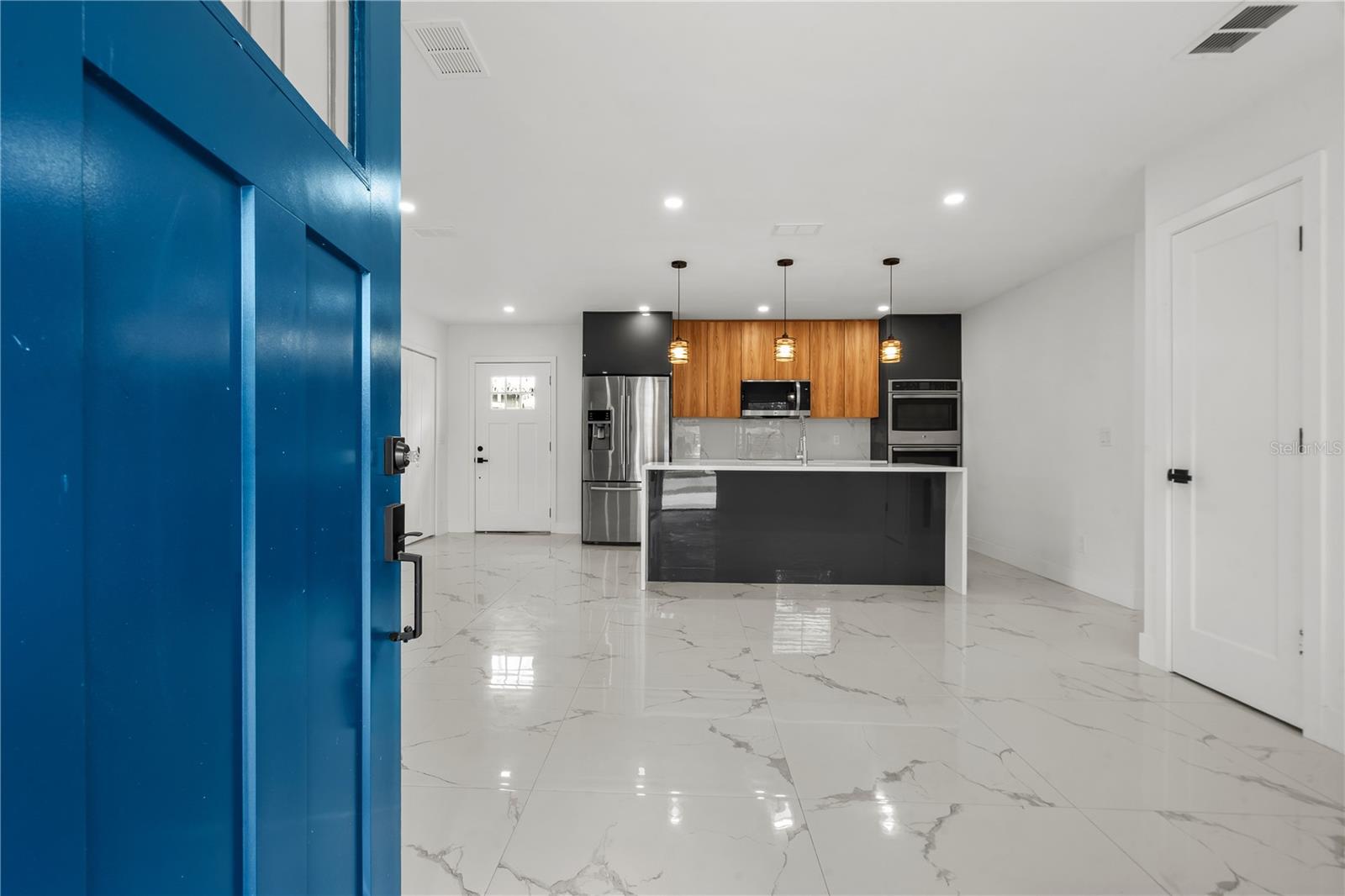 4112 W WALLACE AVE — photo 6