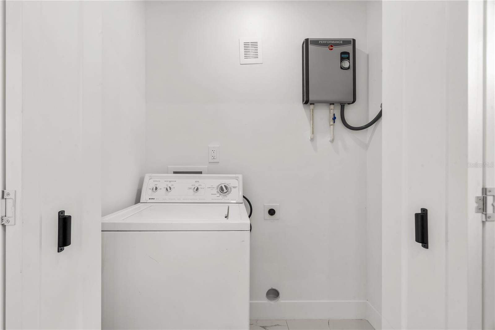 4112 W WALLACE AVE — photo 16