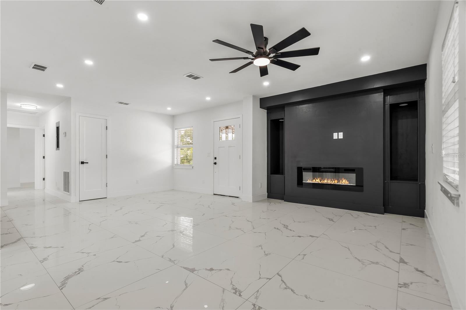 4112 W WALLACE AVE — photo 8