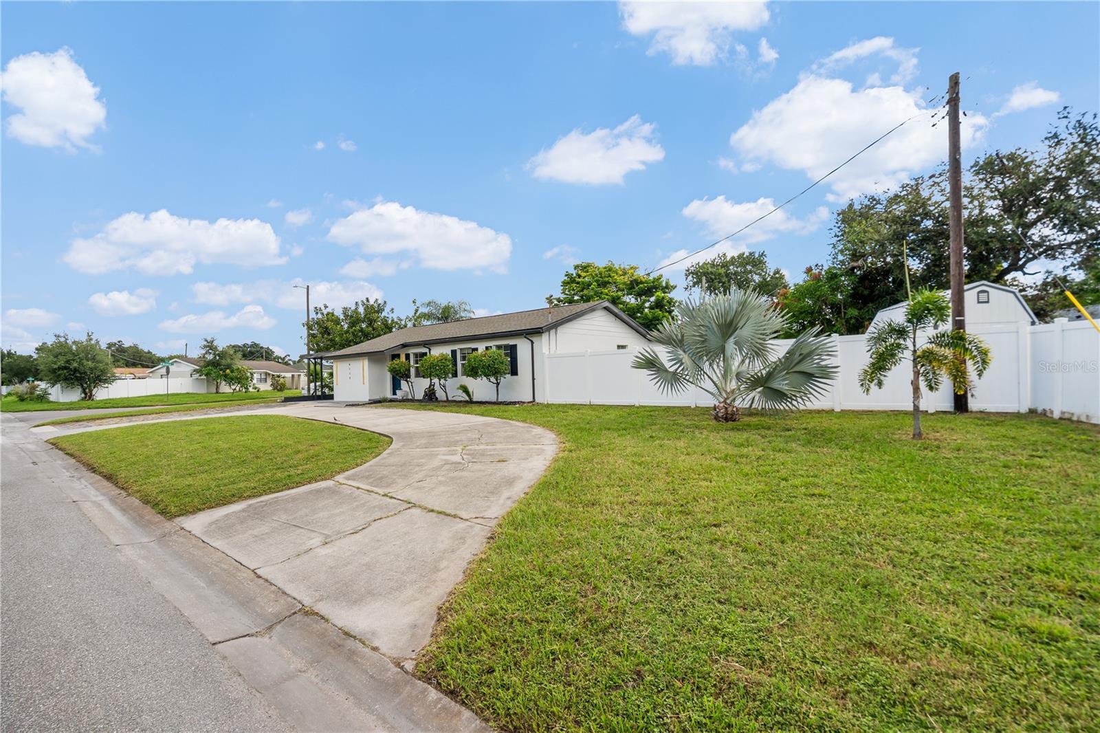 4112 W WALLACE AVE — photo 2