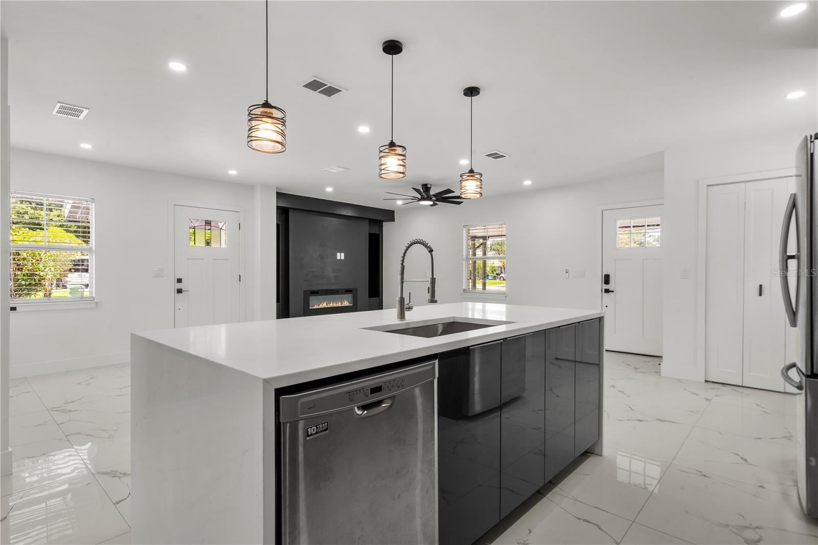 4112 W WALLACE AVE — photo 14