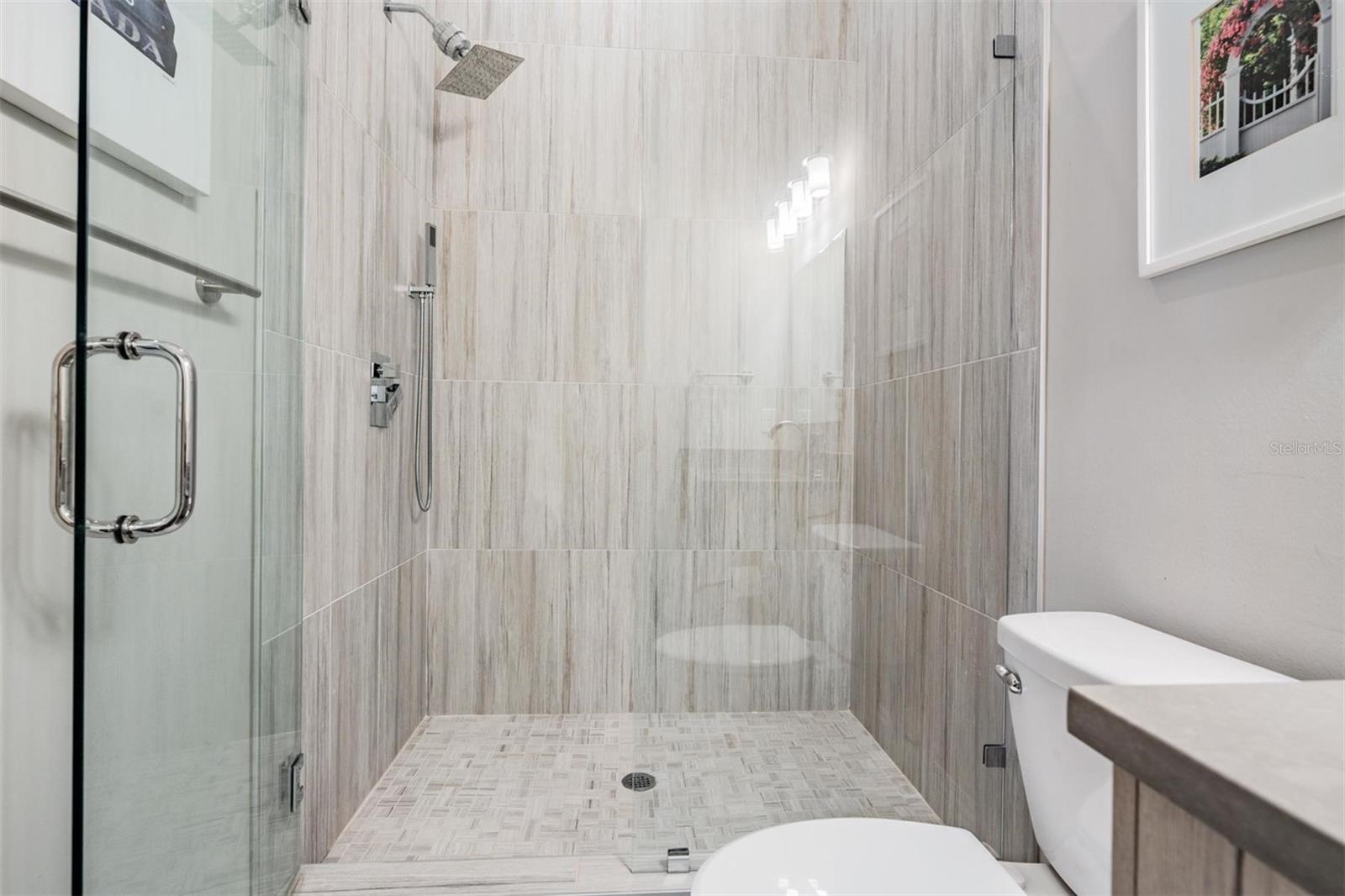 619 DANUBE AVE — photo 19