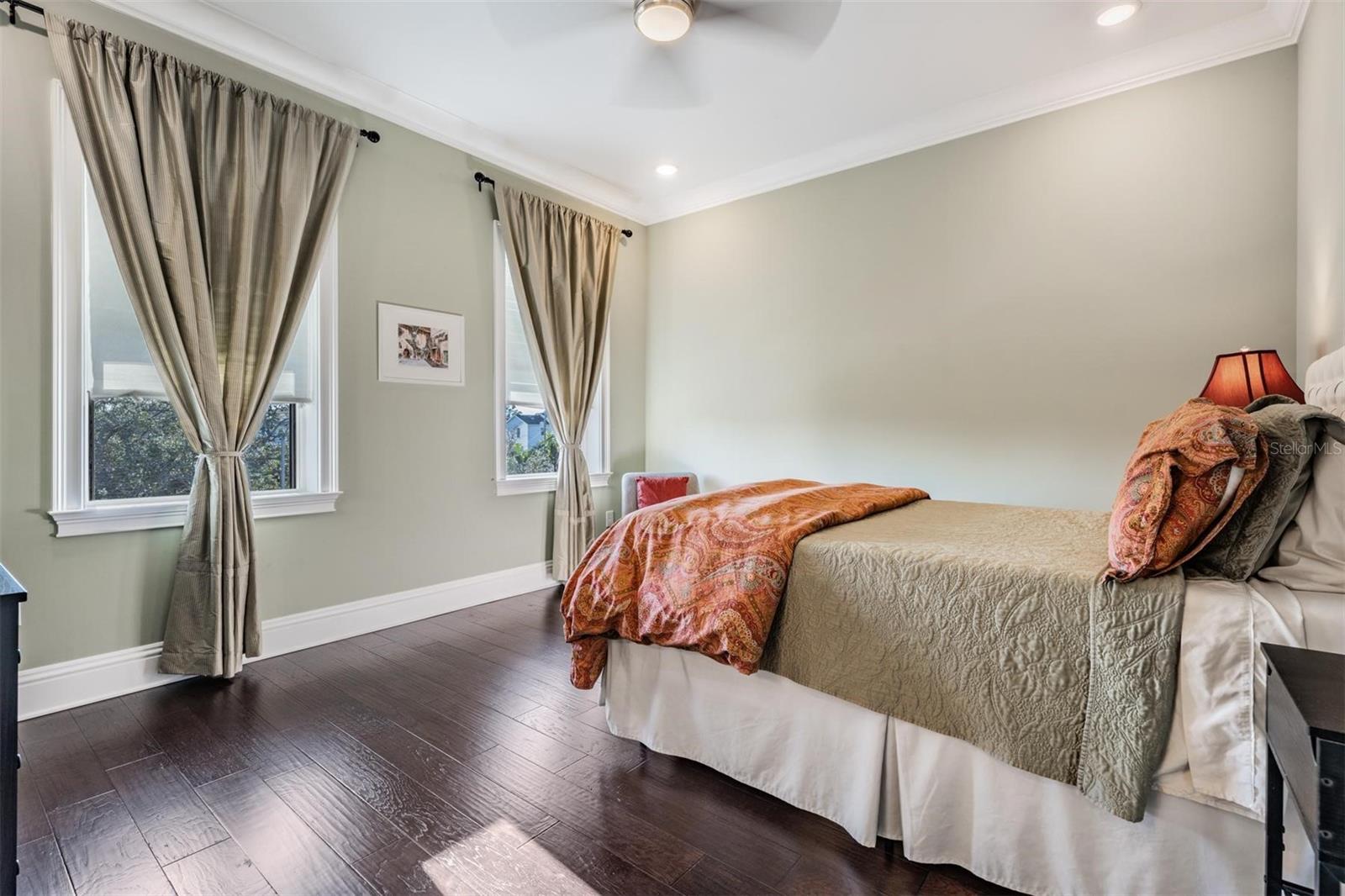 619 DANUBE AVE — photo 32
