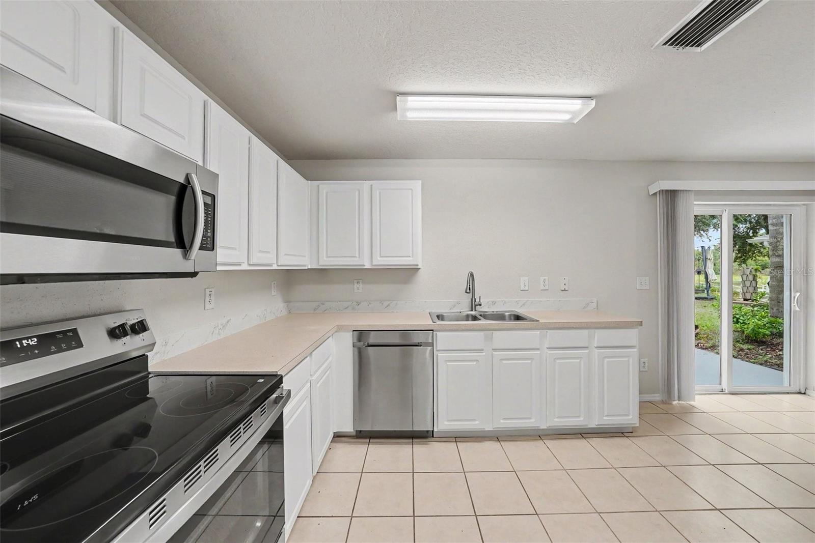 13939 JACOBSON DR — photo 8