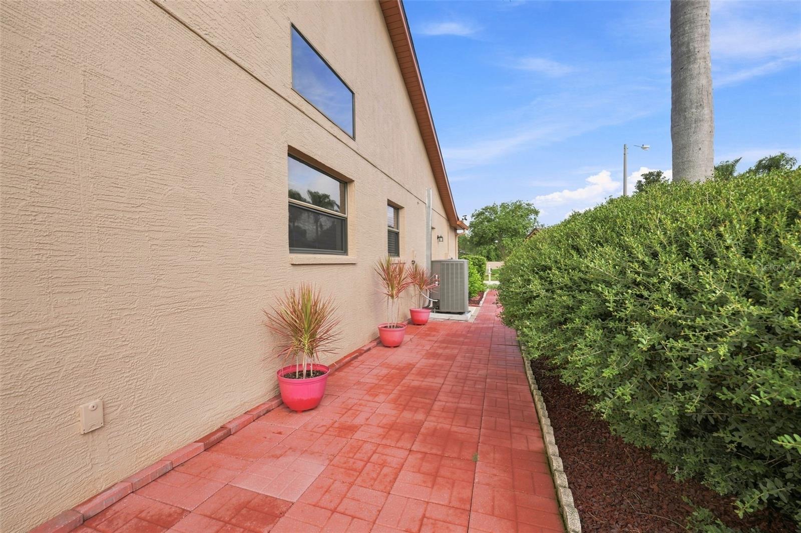 9324 CREEKSIDE CT — photo 30