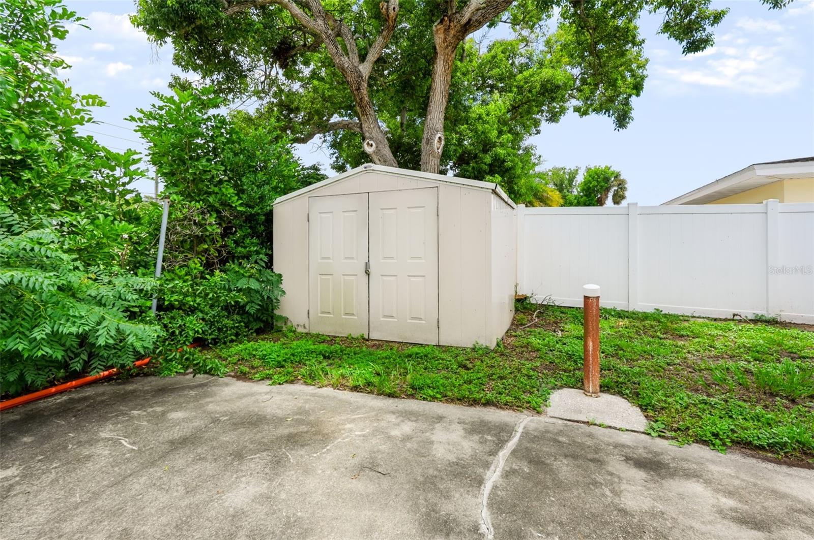 2199 NOTTINGHAM DR — photo 37