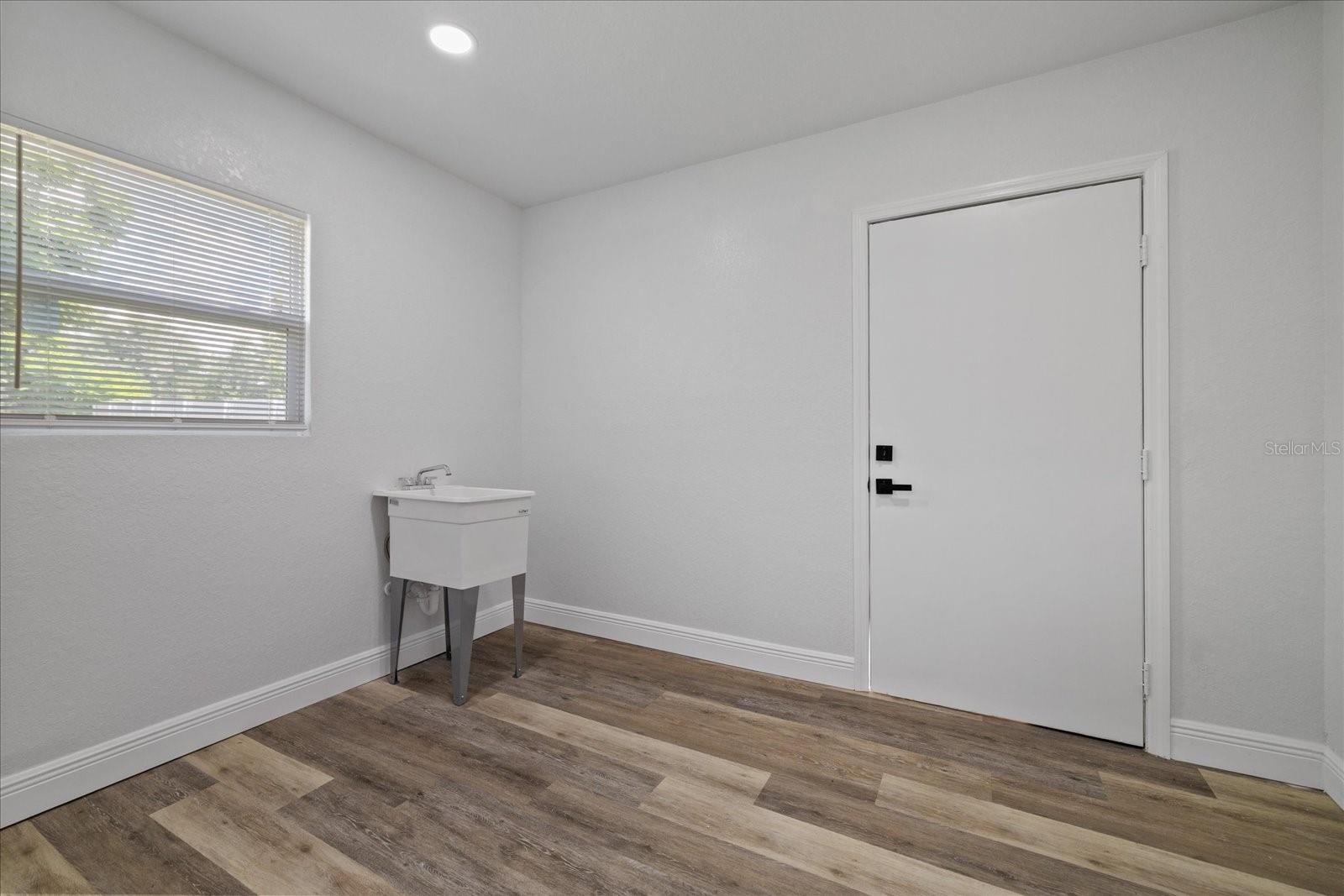 11002 RIVERVIEW DR — photo 17