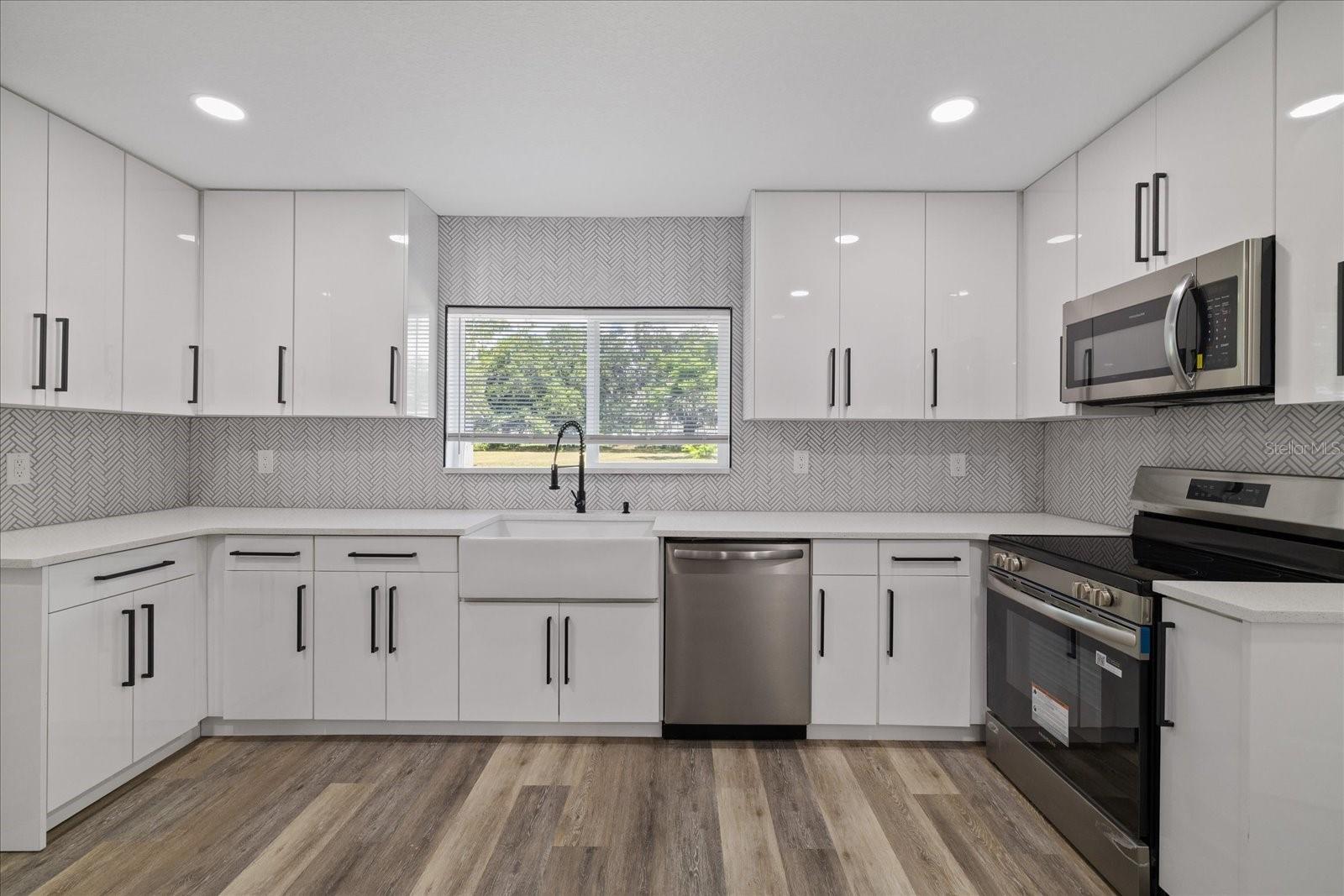 11002 RIVERVIEW DR — photo 14