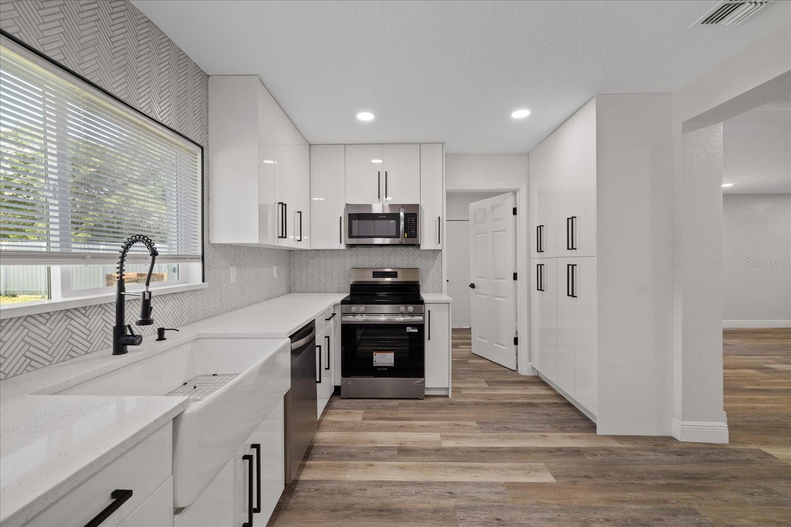 11002 RIVERVIEW DR — photo 13