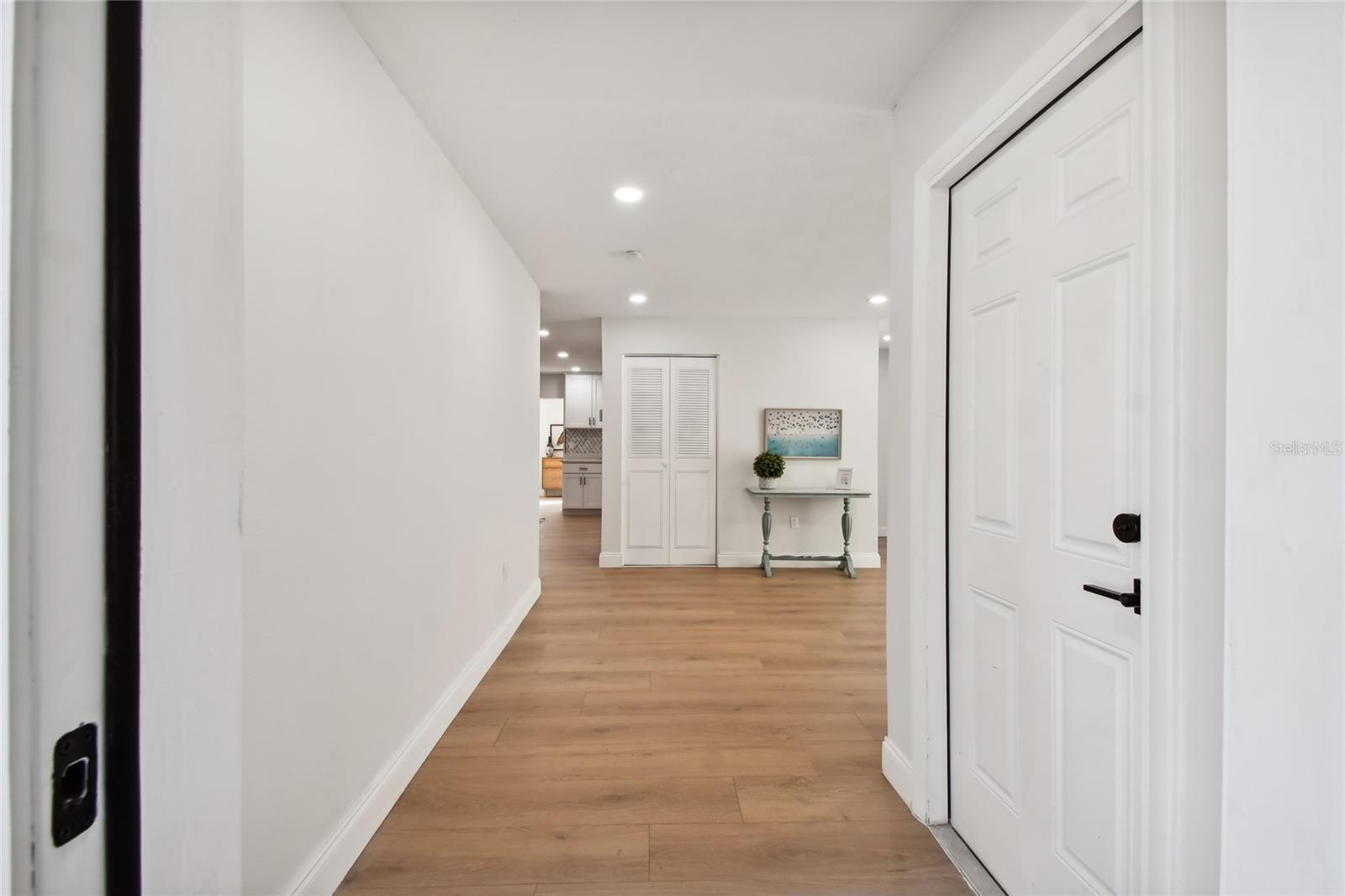 1639 SUMMIT WAY — photo 2