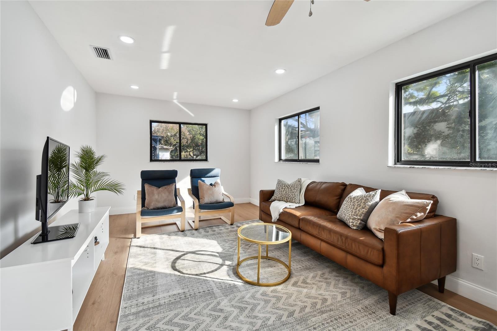 1639 SUMMIT WAY — photo 17