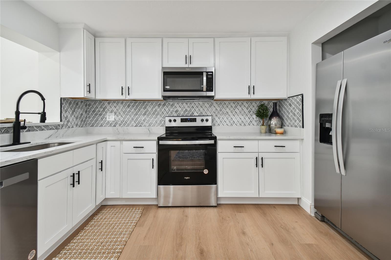 1639 SUMMIT WAY — photo 15