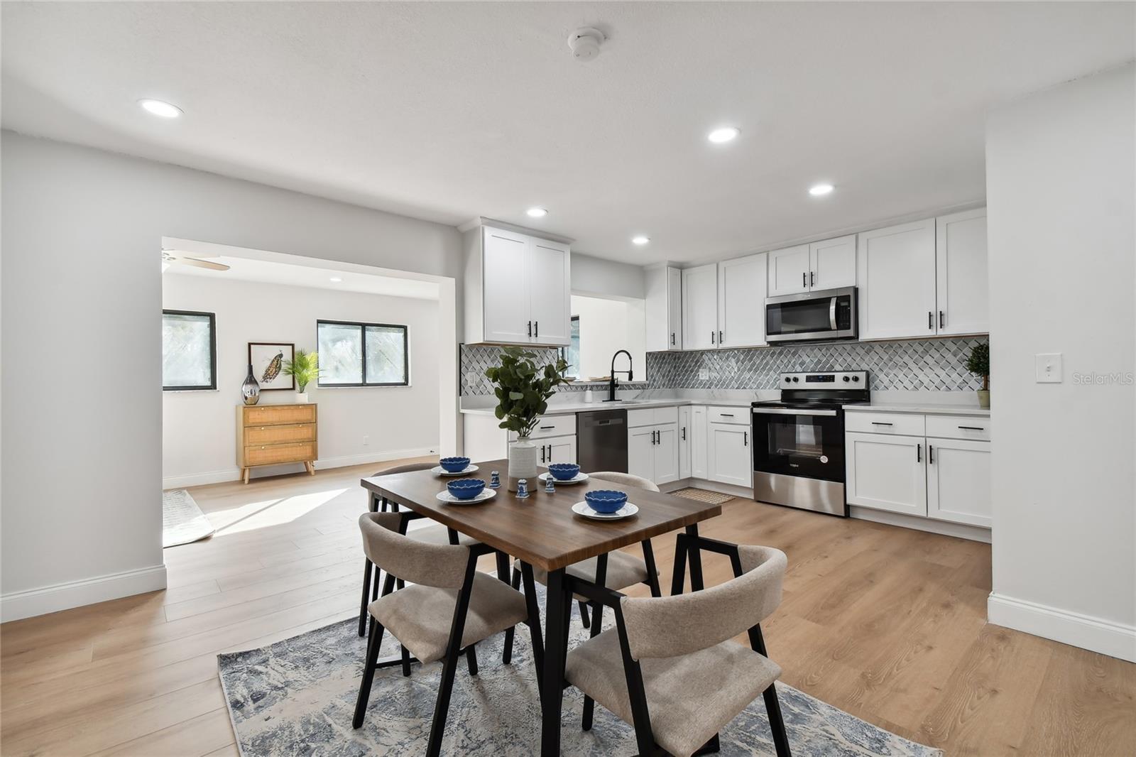 1639 SUMMIT WAY — photo 12