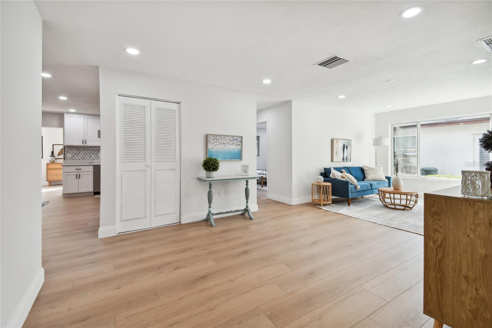1639 SUMMIT WAY — photo 3
