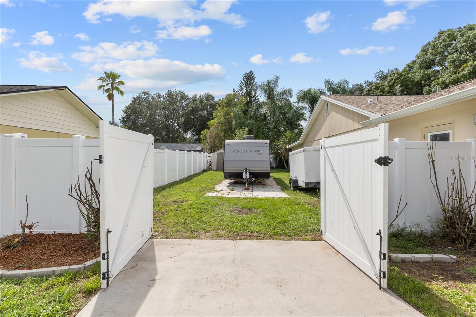 3753 MERIDEAN PL — photo 32