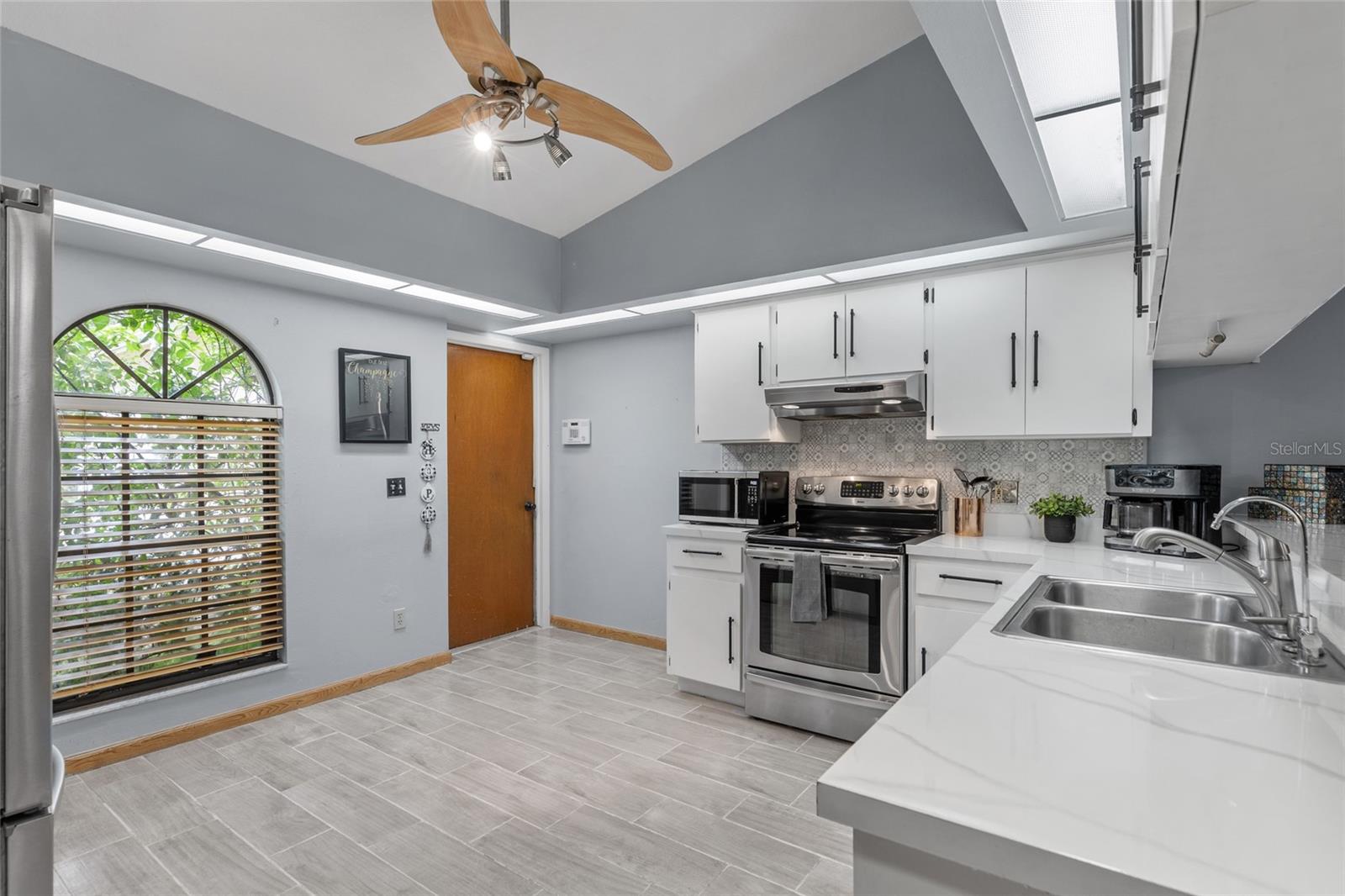 3753 MERIDEAN PL — photo 13
