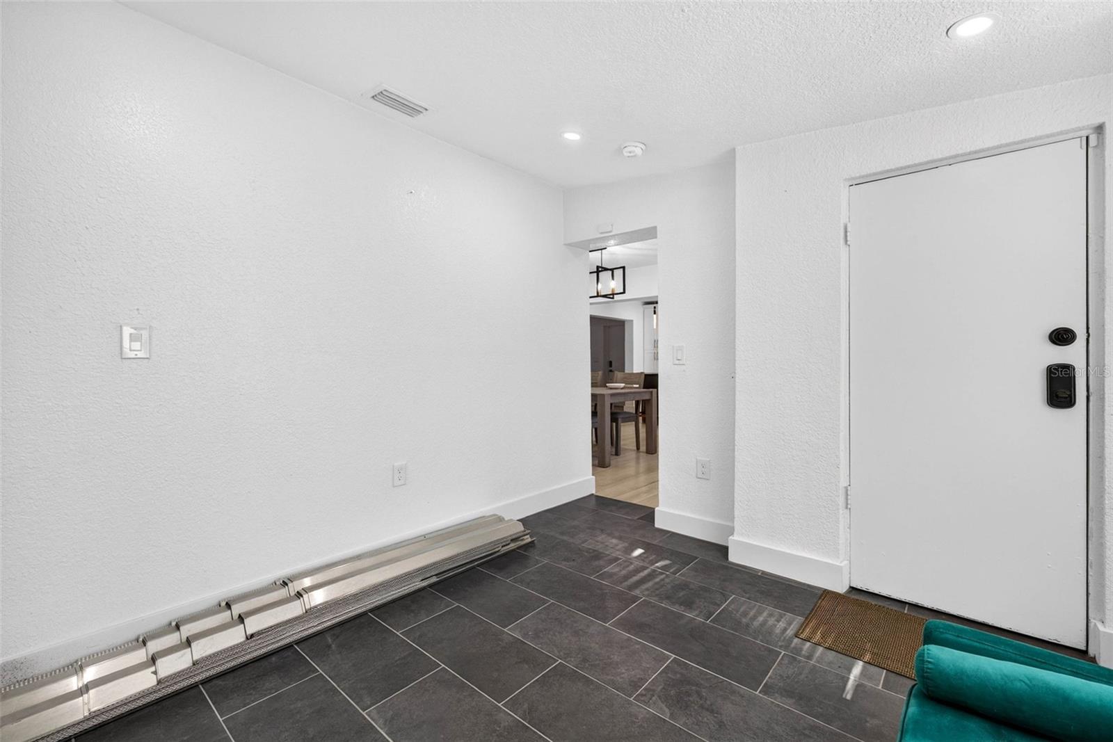 1407 E NORTH BAY ST — photo 21