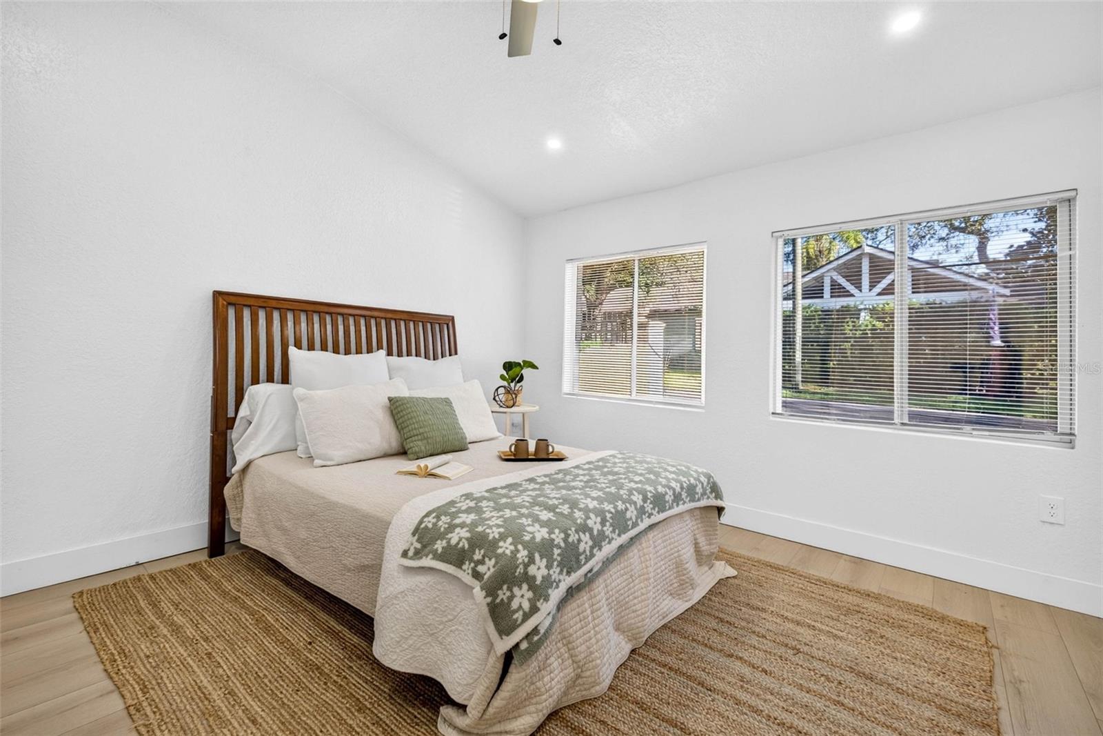1407 E NORTH BAY ST — photo 32