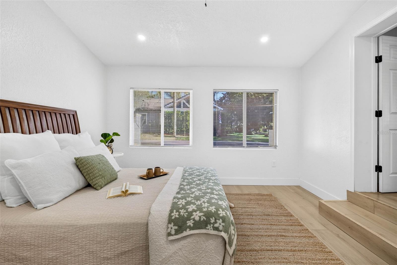 1407 E NORTH BAY ST — photo 35