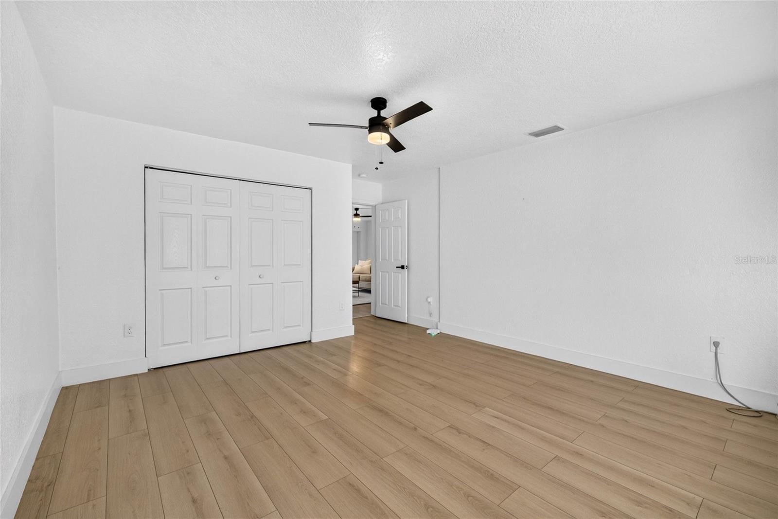 1407 E NORTH BAY ST — photo 25