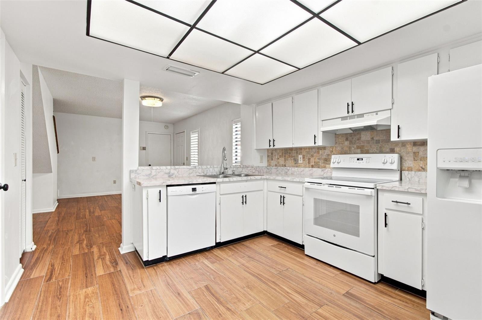 5123 NORTHDALE BLVD — photo 7