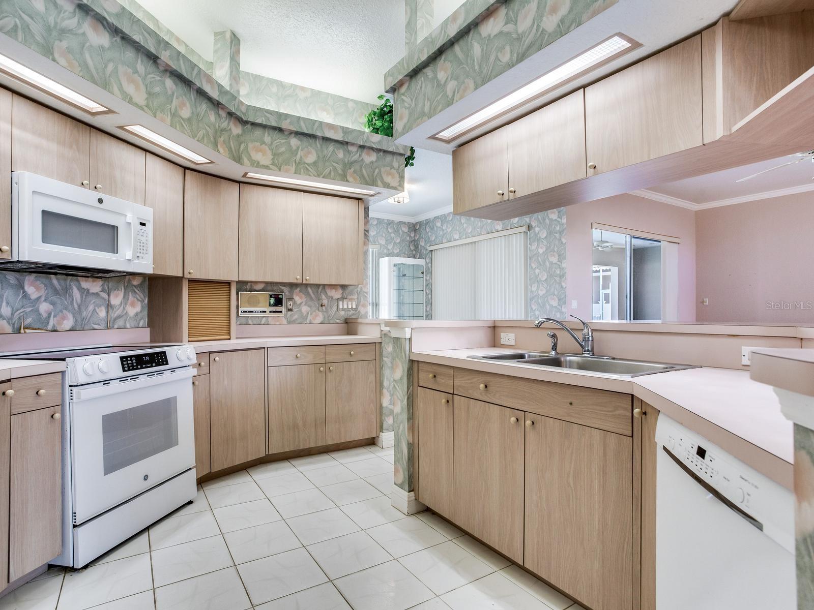 11581 SHELLY CIR — photo 17
