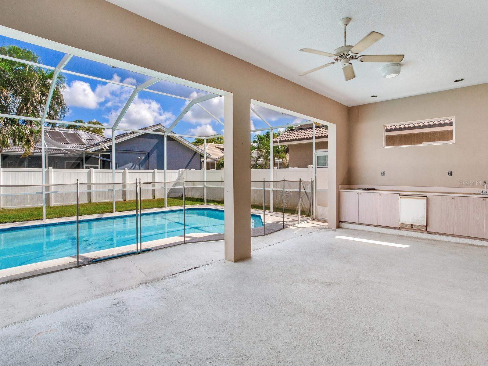 11581 SHELLY CIR — photo 35