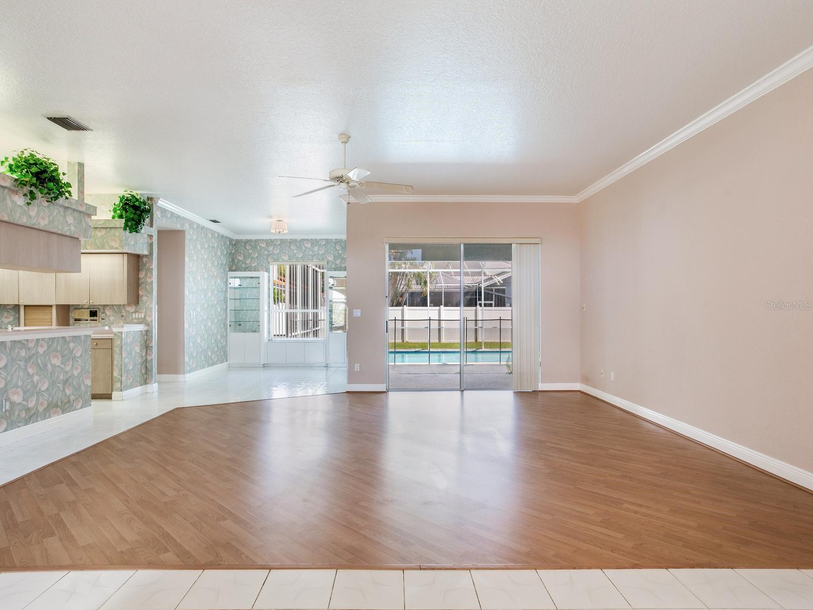 11581 SHELLY CIR — photo 7