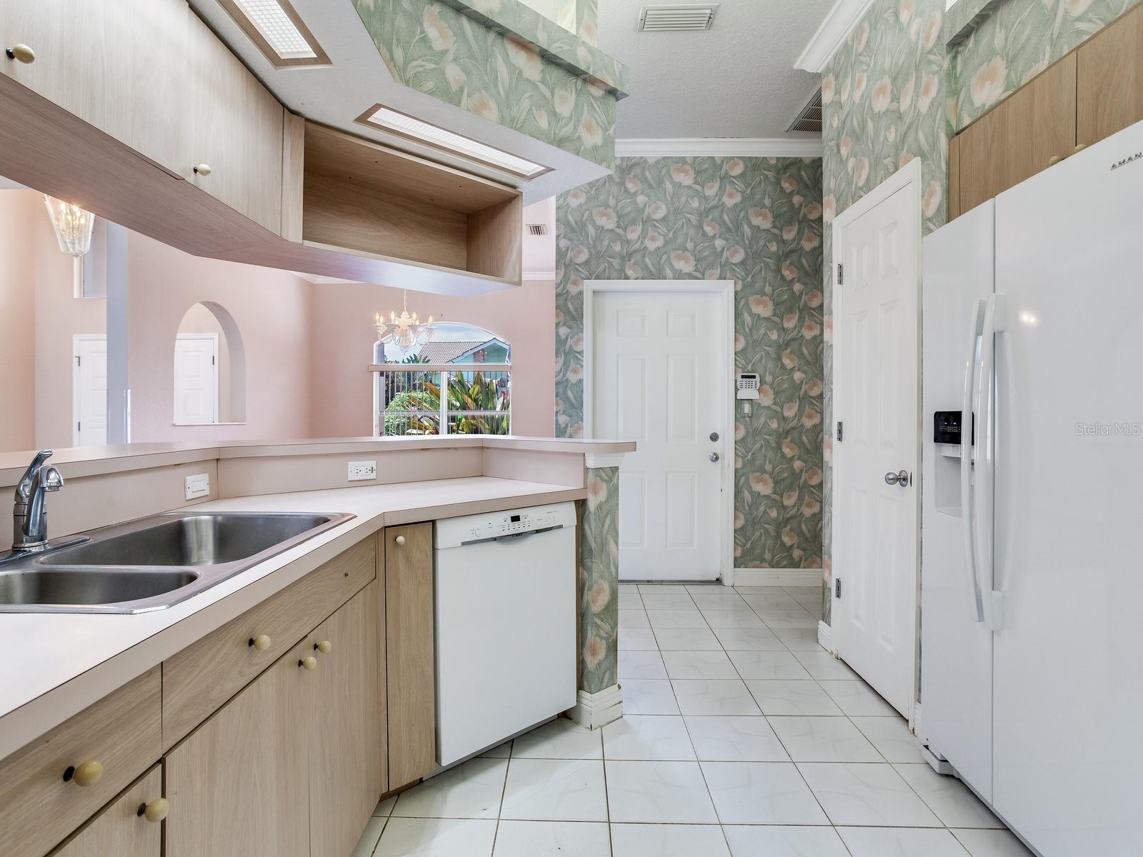 11581 SHELLY CIR — photo 16