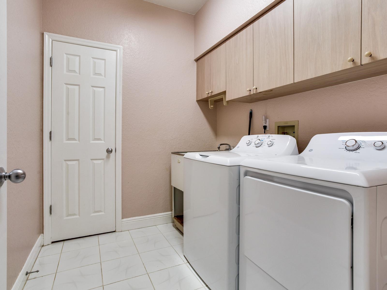 11581 SHELLY CIR — photo 27
