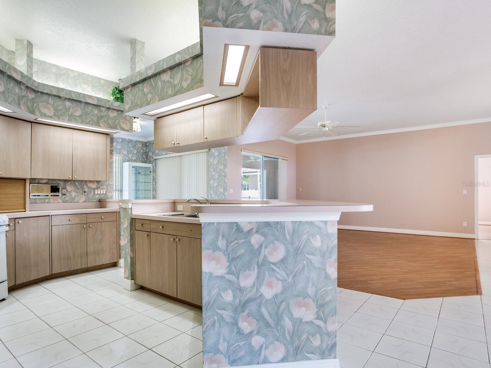 11581 SHELLY CIR — photo 18