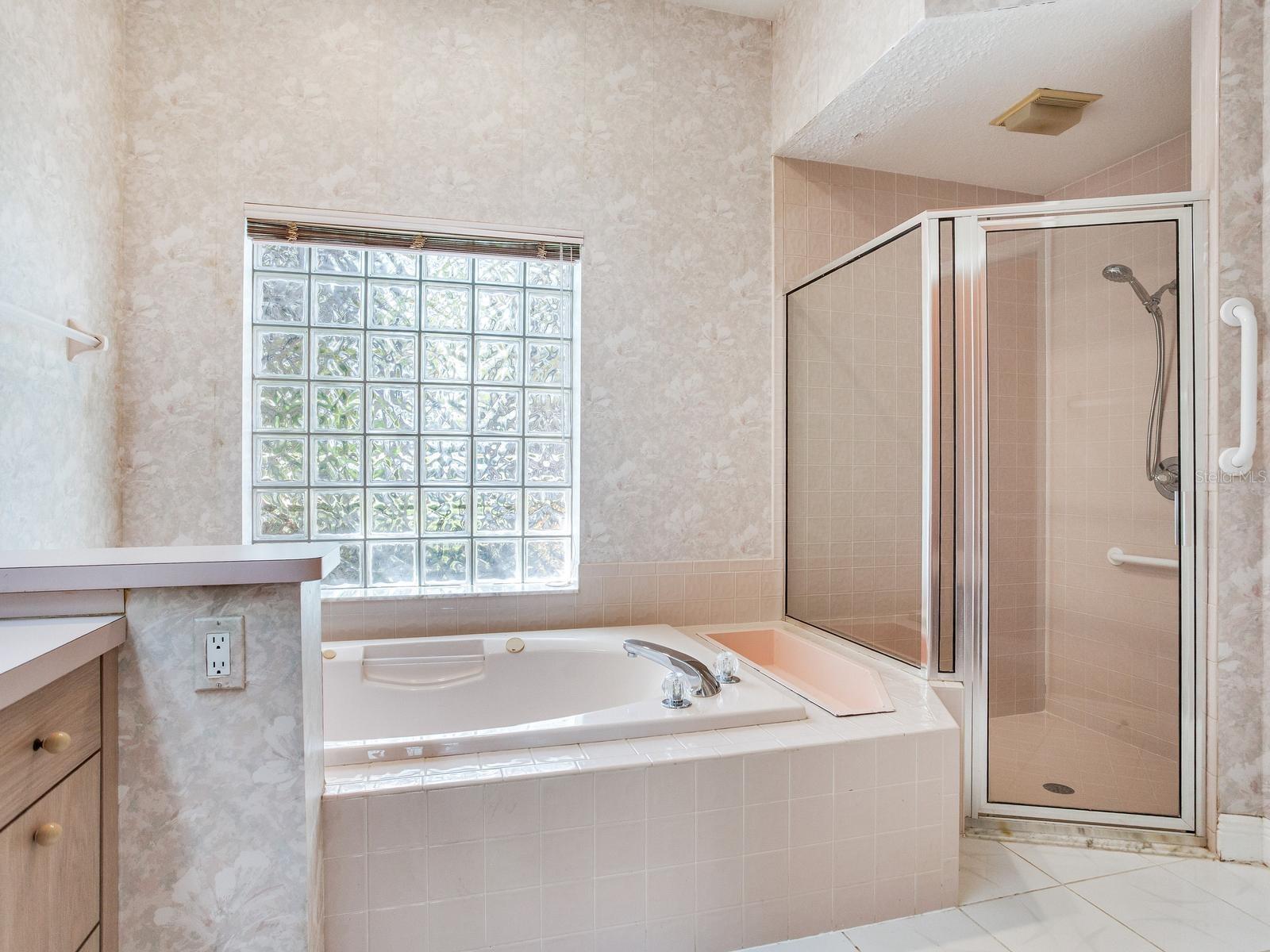 11581 SHELLY CIR — photo 32