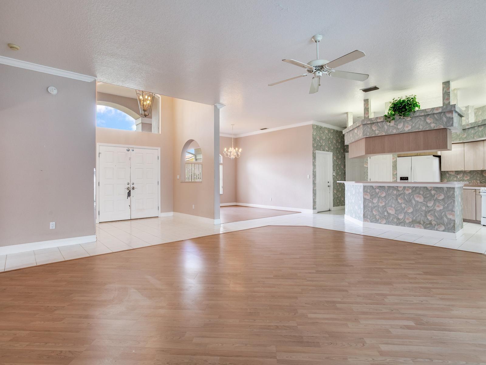 11581 SHELLY CIR — photo 9