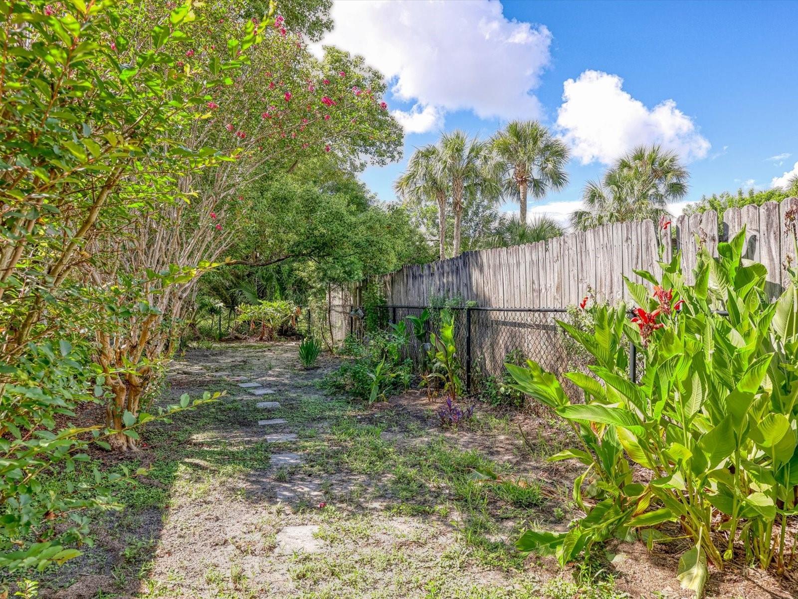 6002 FIREFLY LN — photo 42