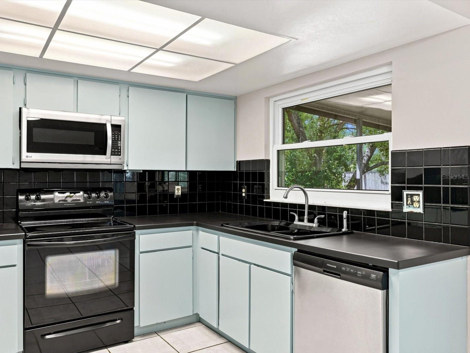 6002 FIREFLY LN — photo 13