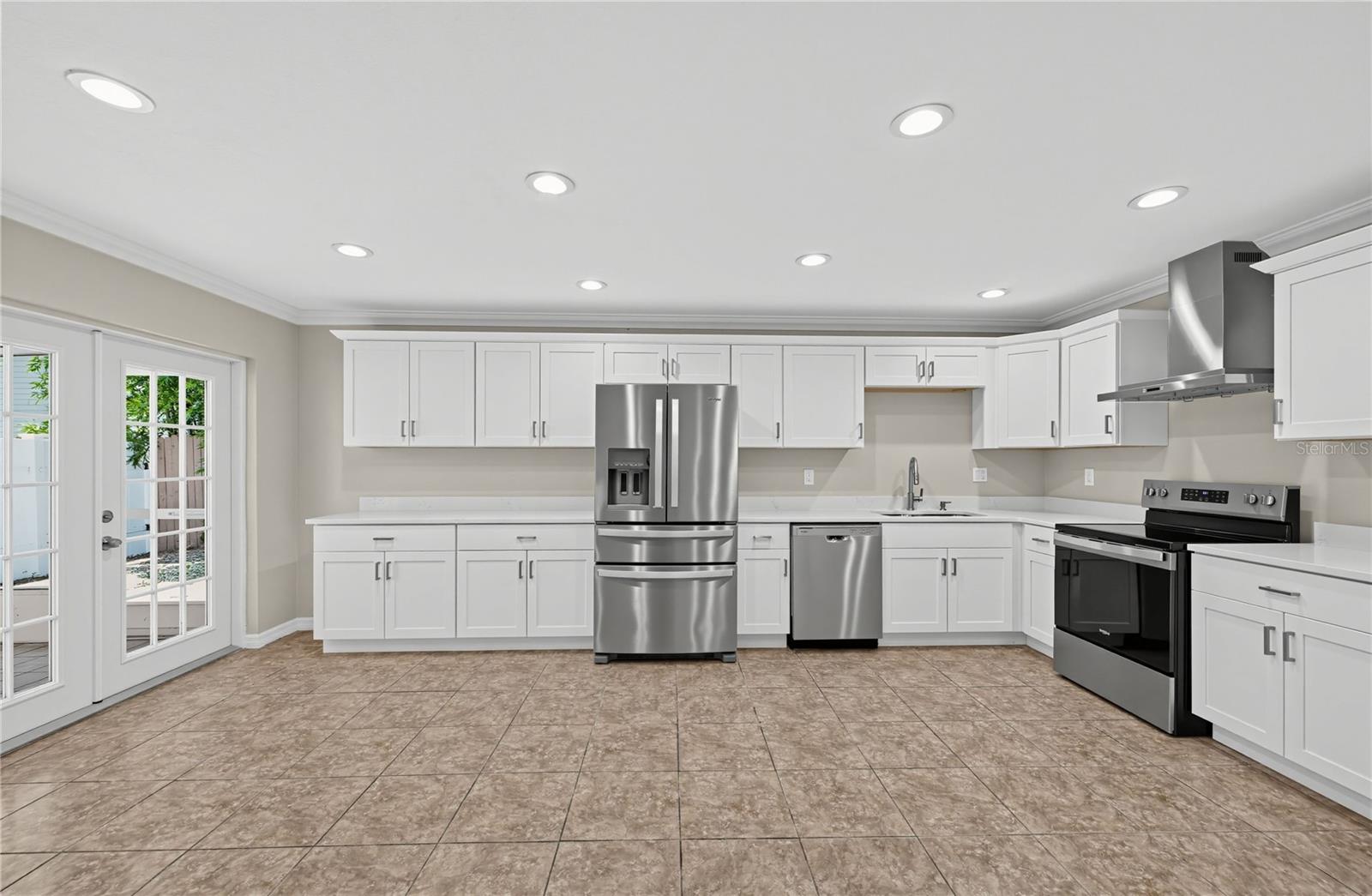 915 SEMINOLE BLVD — photo 10