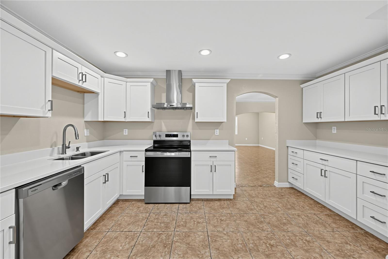 915 SEMINOLE BLVD — photo 13