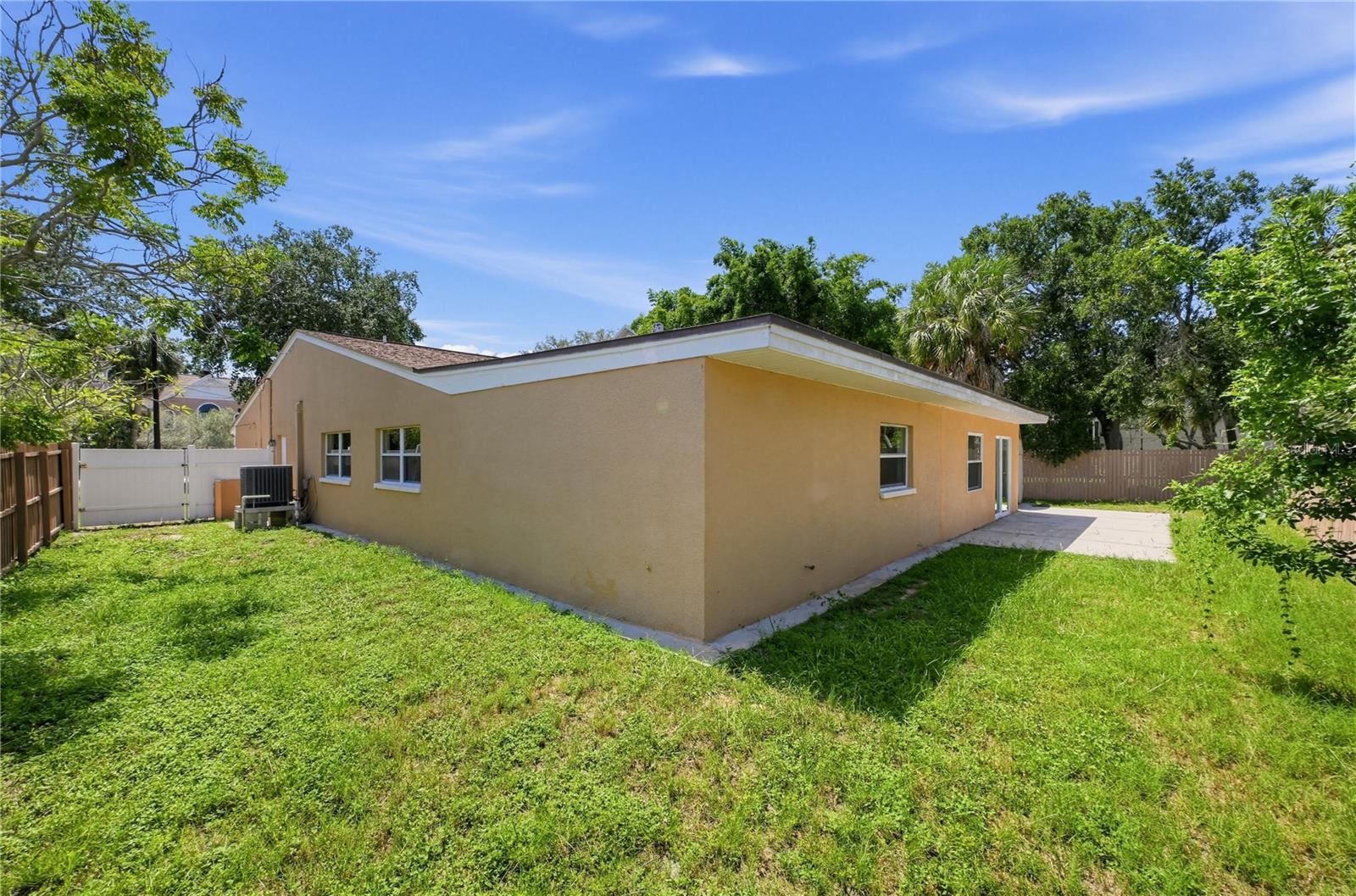 915 SEMINOLE BLVD — photo 24