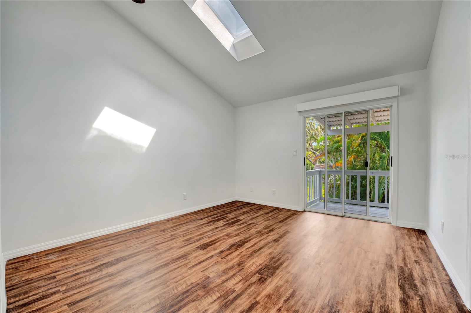 631 HARBOR AVE — photo 26